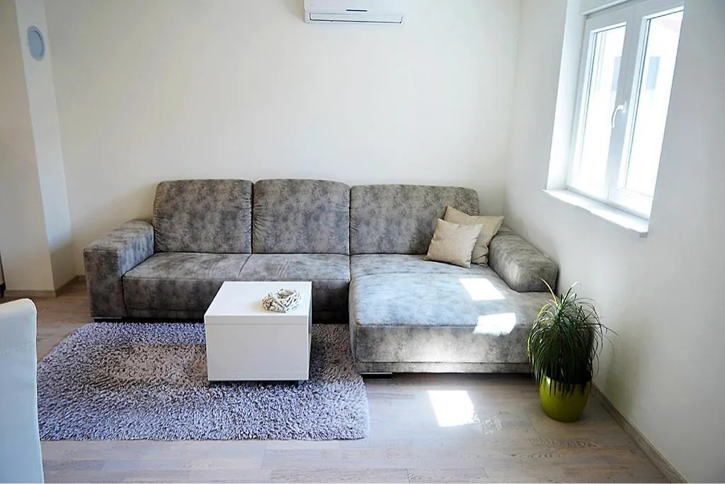 Leona Apartment Pula 0*,
