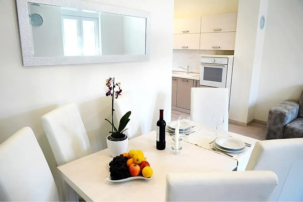 Leona Apartment Pula