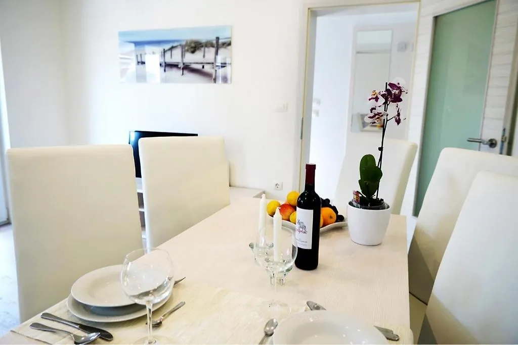 Leona Apartment Pula 0*,  Croatia