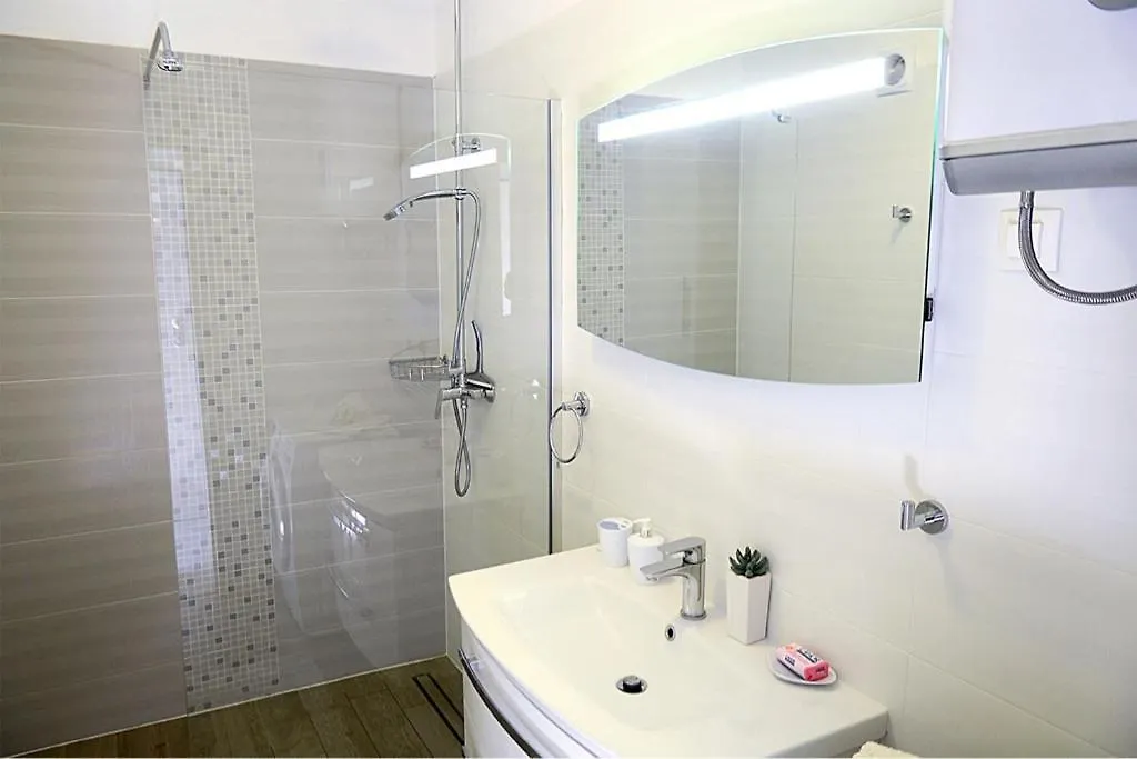 Leona Apartment Pula